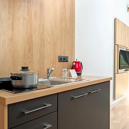 Platinum 4*
